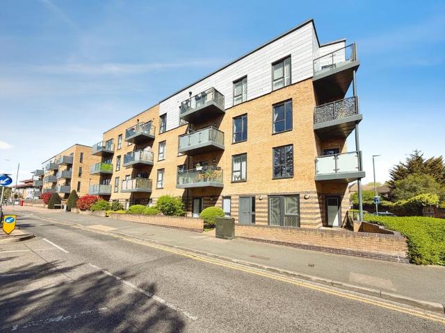 Flat for sale in Barnehurst, Greater London