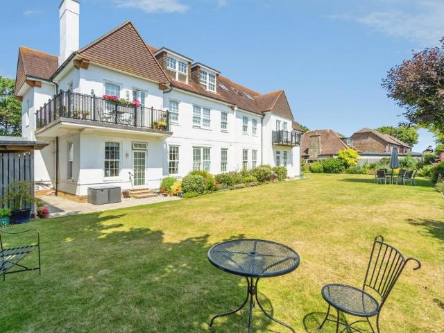 Flat for sale in Rose Green, Clapham