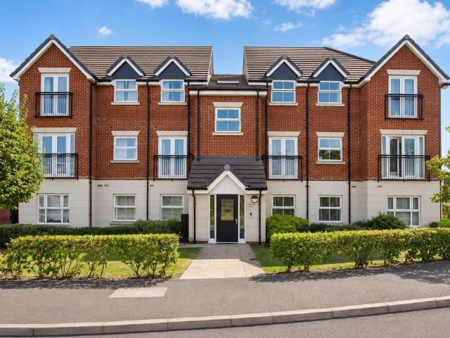 Flat for sale in Elstree and Borehamwood, Borehamwood