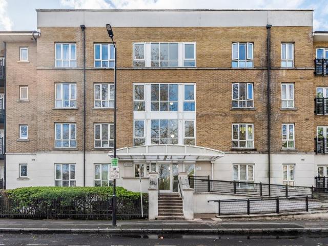 Flat for sale in Old Kent Road, Greater London