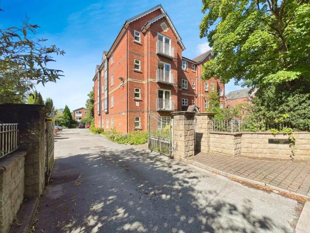 Flat for sale in Monton, Ellesmere Park