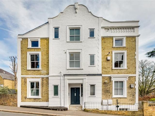 Flat for sale in Petersham, Greater London