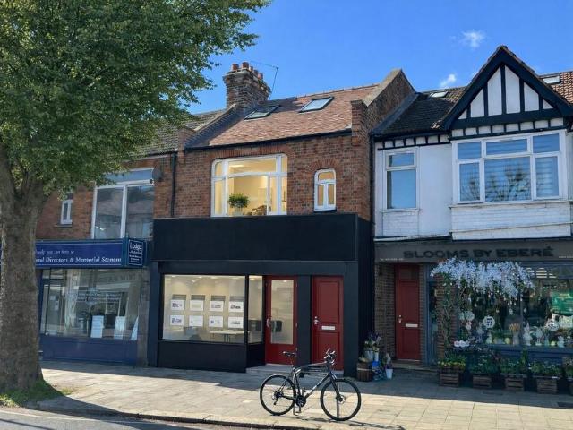 Flat for sale in London Borough of Ealing, Hanwell