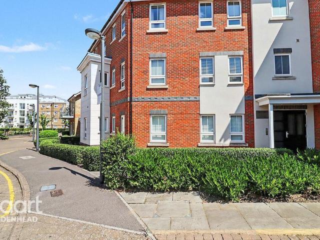 Flat for sale in Maidenhead