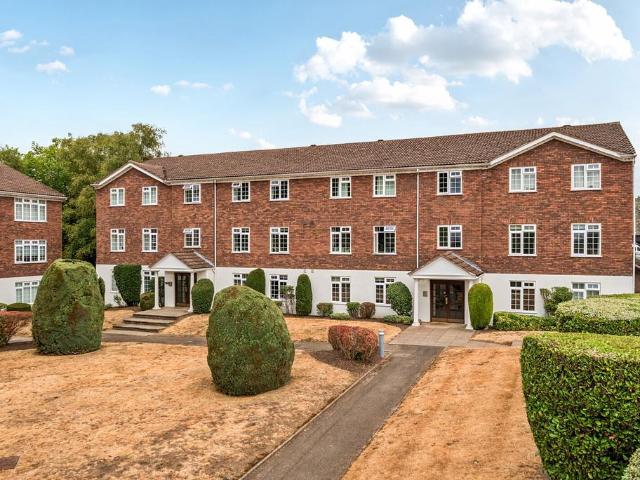 Flat for sale in Weybridge, Elmbridge