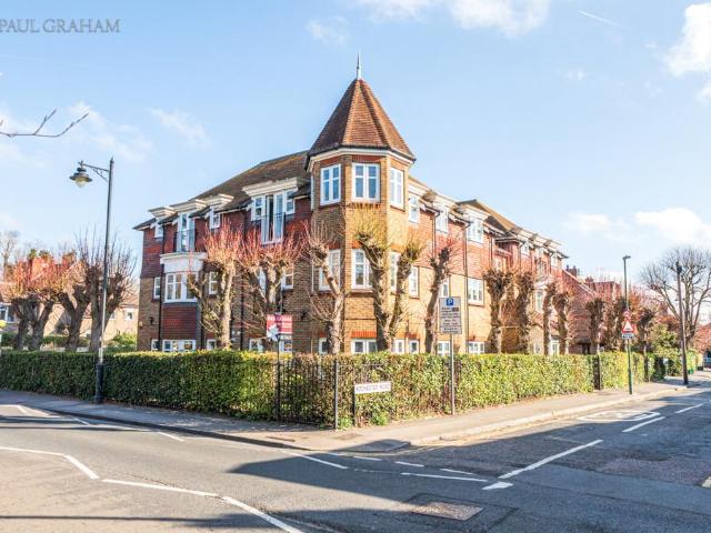 Flat for sale in The Wrythe, Greater London