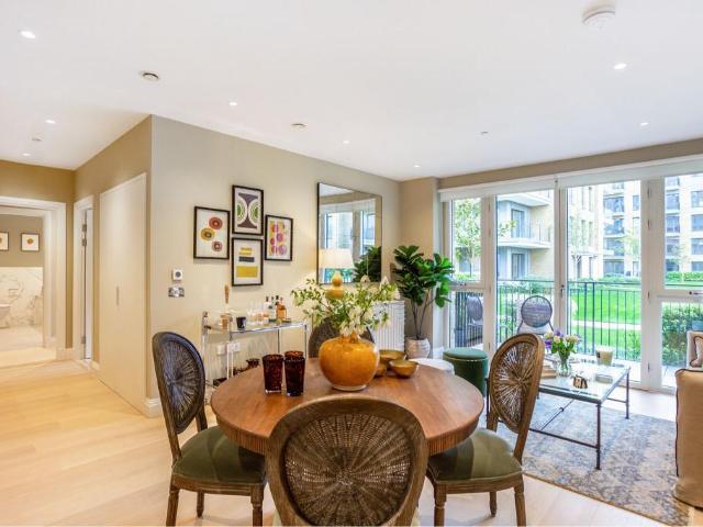 Flat for sale in Hampton Wick, Greater London
