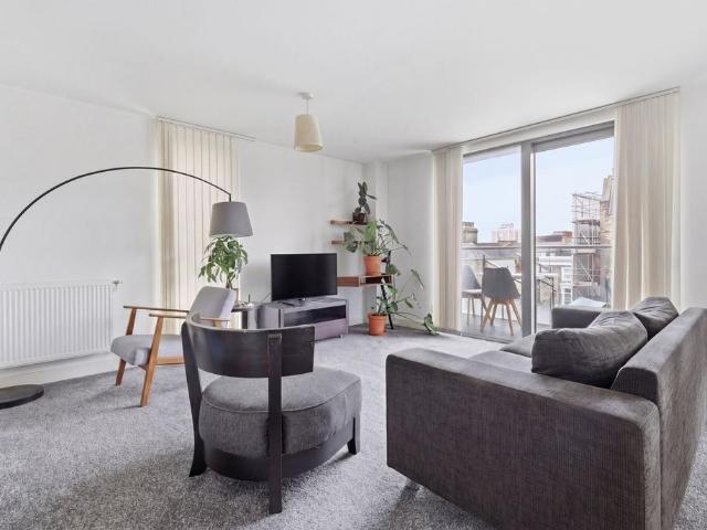 Flat for sale in Dalston, De Beauvoir Town