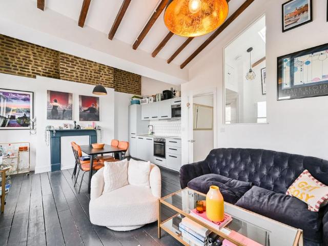 Flat for sale in London Borough of Lambeth, Greater London