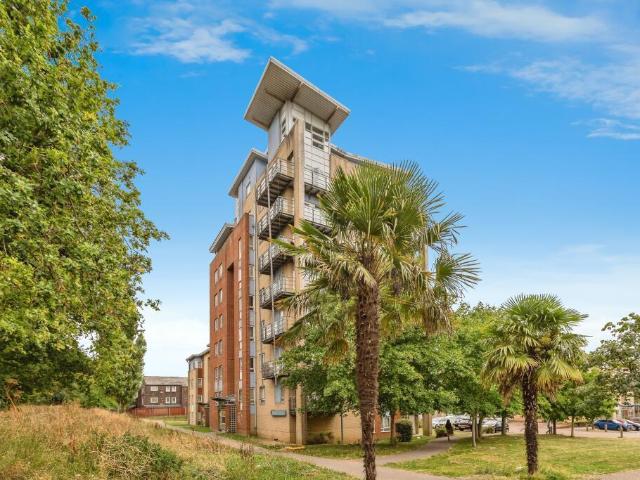 Flat for sale in Preston, Greater London