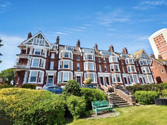 Flat for sale in Eastbourne, East Sussex