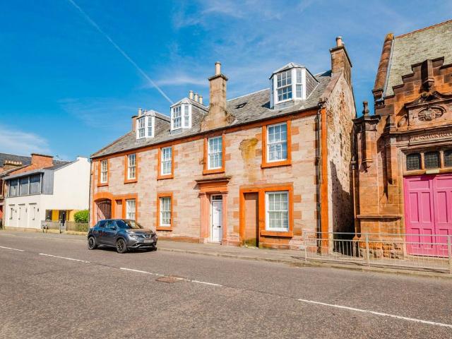 Flat for sale in Newmilns, Scotland
