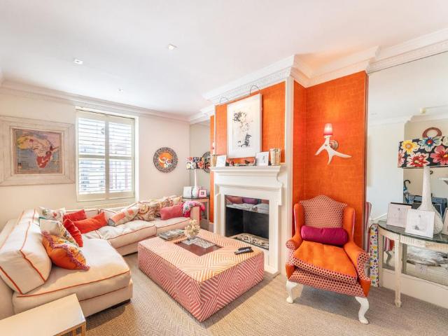 Flat for sale in Kensington, Greater London