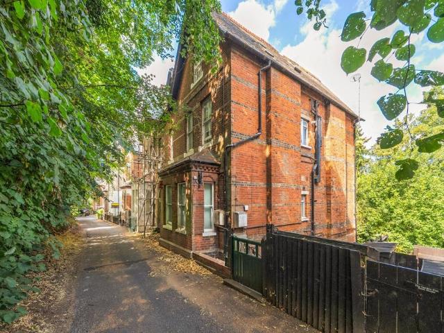 Flat for sale in Chislehurst, Greater London