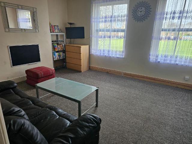 Flat for sale in Stepney, Hull