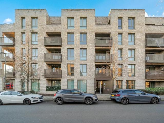 Flat for sale in Greater London