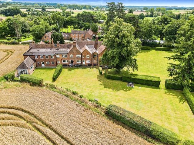 Flat for sale in Green Close, Warwickshire