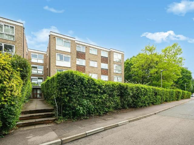 Flat for sale in Wallington, Greater London