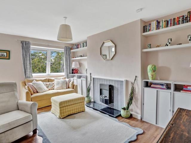 Flat for sale in Tulse Hill, Greater London
