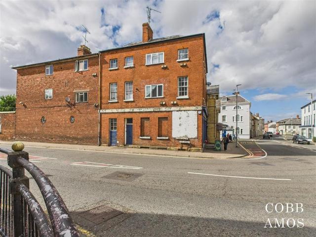 Flat for sale in Leominster, Herefordshire
