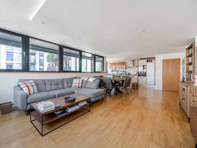 Flat for sale in Old Kent Road, Greater London