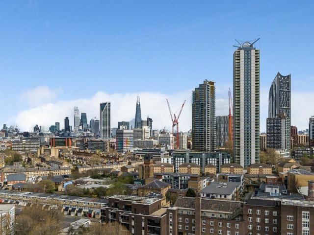 Flat for sale in Kennington, Greater London
