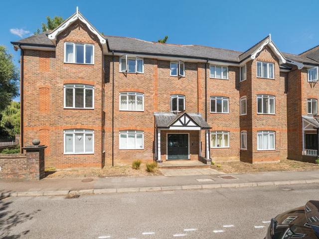 Flat for sale in St Albans, Five Acres
