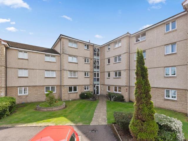 Flat for sale in Bathgate, Scotland