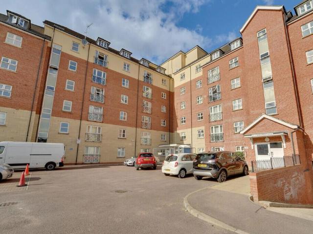 Flat for sale in Cauldwell, Bedford