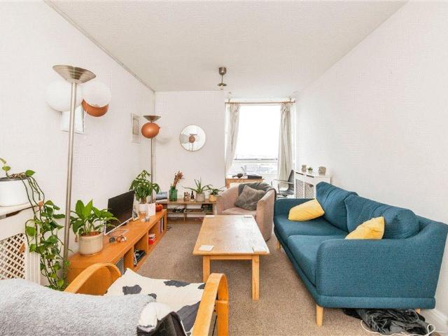 Flat for sale in Clapham Junction, Greater London