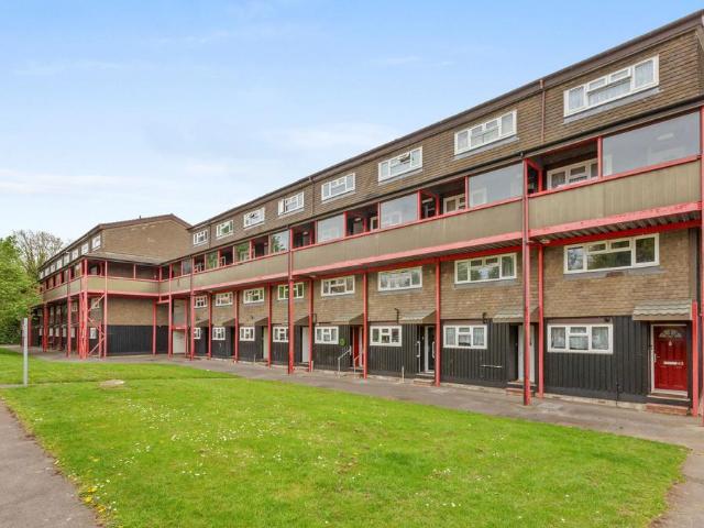 Flat for sale in Wooburn, Loudwater