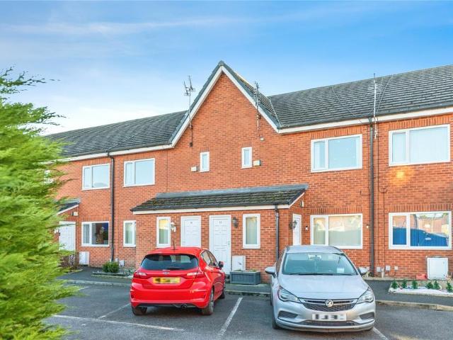 Flat for sale in Woolfold, Bury
