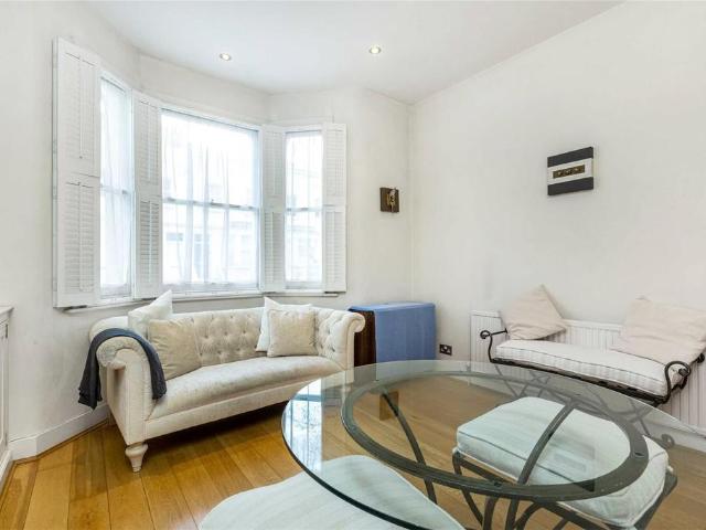 Flat for sale in West Kensington, Greater London