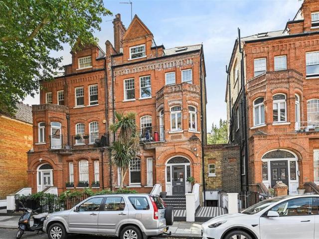 Flat for sale in West Kensington, Greater London