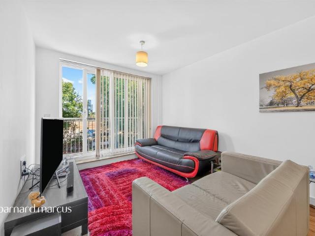 Flat for sale in London Borough of Croydon, Greater London