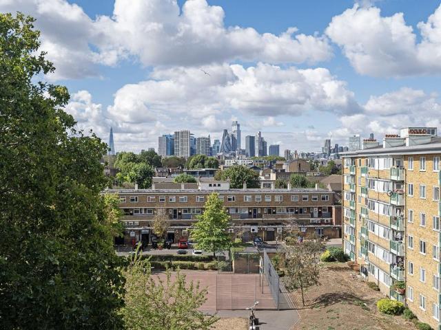 Flat for sale in Stepney, Greater London