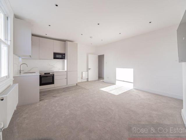 Flat for sale in Gospel Oak, Greater London