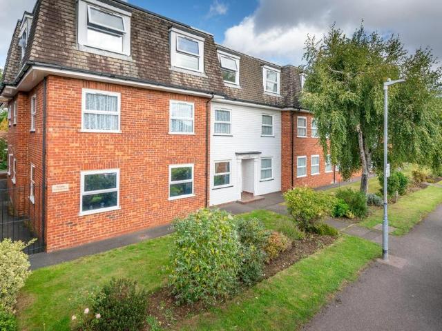 Flat for sale in Repton Manor, Bridgefield
