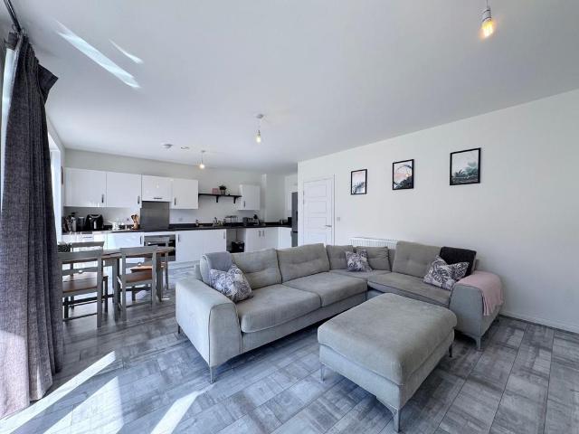 Flat for sale in Mill Hill, Greater London