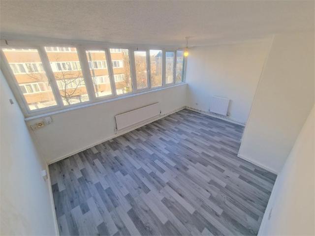 Flat for sale in London Borough of Lewisham, Lower Sydenham