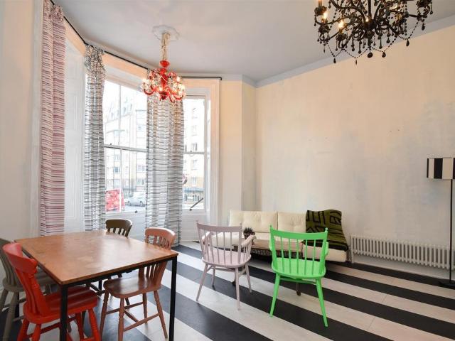 Flat for sale in Bohemia, Guestling Green