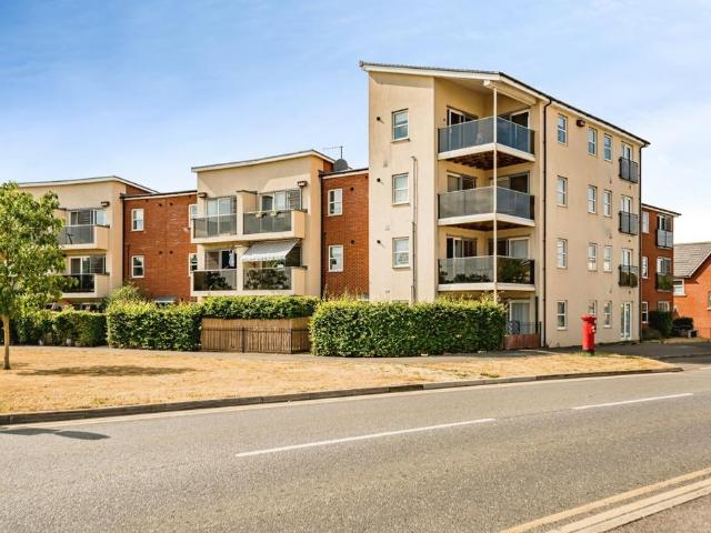 Flat for sale in Berryfield, Buckinghamshire