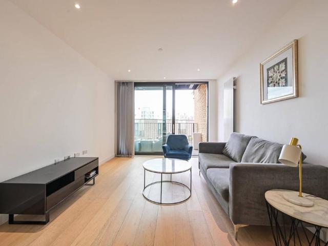 Flat for sale in Silvertown, Greater London