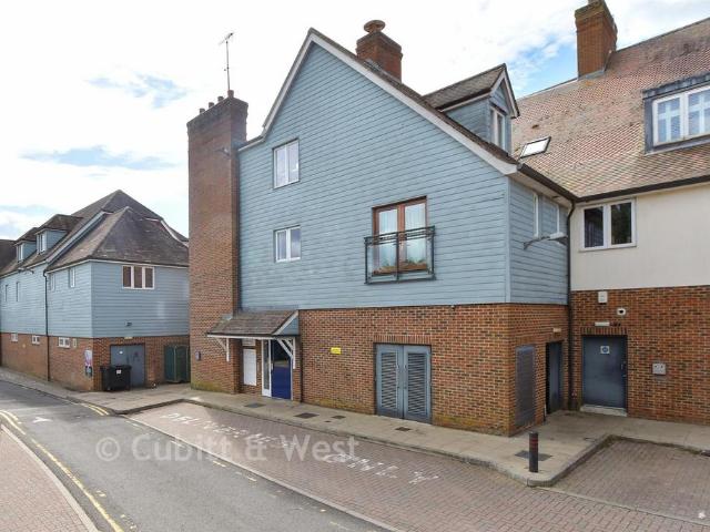Flat for sale in Horsham, West Sussex