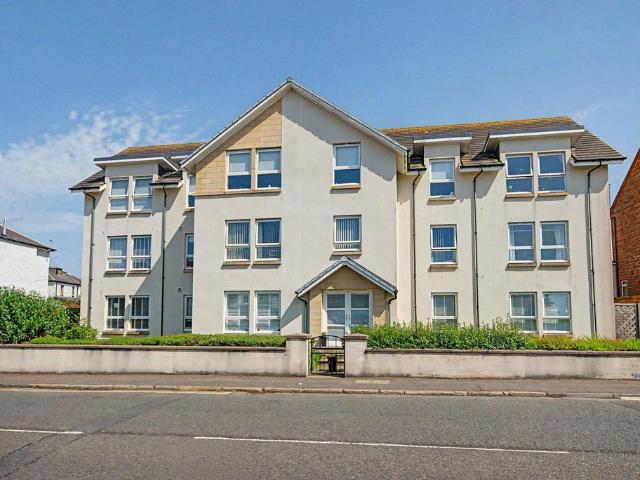 Flat for sale in Prestwick, Scotland