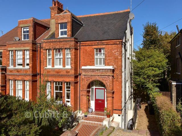 Flat for sale in Round Hill, Brighton