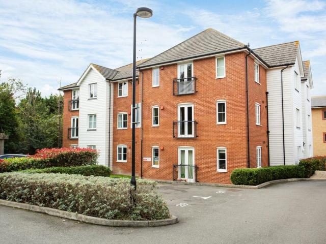 Flat for sale in Bullockstone, Canterbury