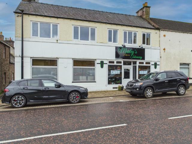 Flat for sale in Alyth, Scotland