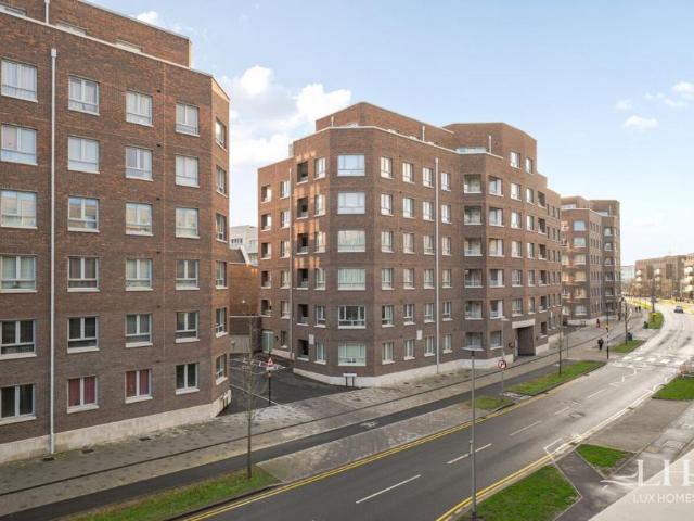 Flat for sale in Scrattons Farm, Greater London