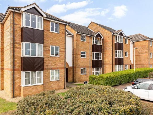 Flat for sale in Hertford, Colliers End